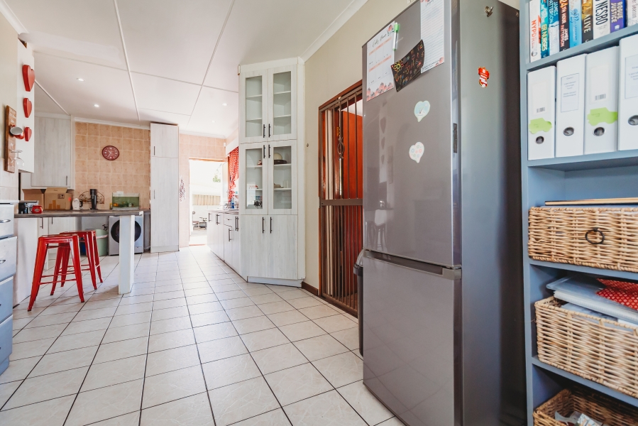 4 Bedroom Property for Sale in Bodorp Western Cape